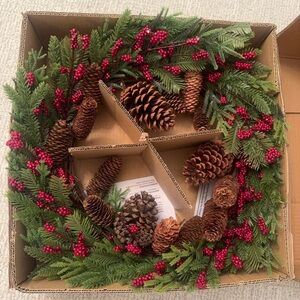 Festive Holiday Wreath with Pinecones and Berries NIB